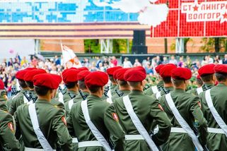 Pochodovali jen vojáci KLDR, klid zajistil Trump: Putinova nejskromnější přehlídka vyvolala rozpaky
