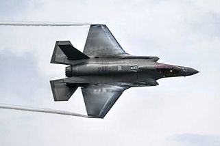 Švýcarům se F-35 prodražily o 25 miliard Kč, ale stejně je z dobrého důvodu chtějí. První vstupuje do výroby v Itálii