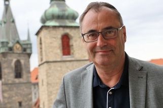 prahain.cz/politika/stastny-pavel-je-lidr-opozice-proti-nemu-ma-stat-kandidat-z-lidu-28403.html?utm_source=www.seznam.cz&utm_medium=seznam_distribuce&utm_campaign=lide