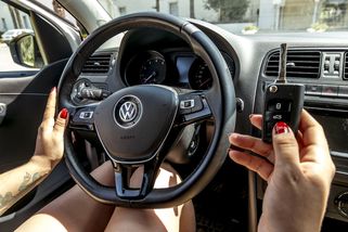 Při startování auta děláte celý život drobnou chybu. Bohužel si tím zkracujete životnost benzínového i naftového motoru