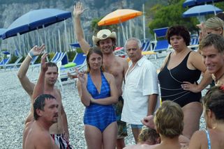 Účastníci zájezdu vypadají jako letní pohoda, natáčení bylo ale trápení • Filmožrouti.cz