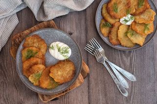 Zbyly vám brambory? Nevyhazujte je, ale zpracujte! Smažené bramborové placky budete milovat - Proženy.cz