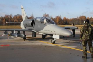Babišův podfuk na NATO. Vojáci letiště několikrát odmítli, vláda jim ho vnutila