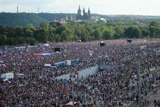 Rajchl a počty lidí: Koncert Marka Ztraceného nevyvrací demonstrace Milion chvilek - Médium.cz