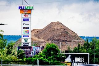 FOTO: V Praze vzniká nový kopec. Už teď je dominantou okolí - Novinky