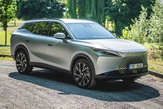 Nové rodinné SUV startující lehce nad půlmilionem? Čínský nováček rozjel obří letní akci, slevy se šplhají na 150 tisíc - Garáž.cz