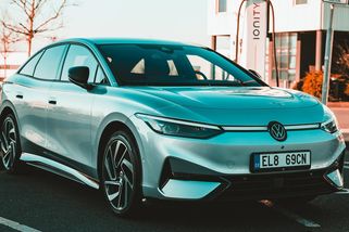 Němci testovali domácí nabíjení elektromobilů. Jeden model „promrhal“ čtvrtinu energie