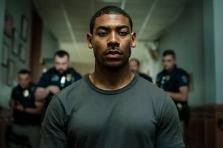 Drsňák z Lanterns v netflixovském hitu. Tenhle napínavý thriller vás nenechá vydechnout