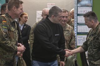 Ukrajinci zuří, Rusové slaví. Konec ministra obran...