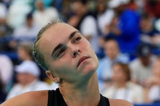 Bouře jménem Sára. Maličká Češka oškliví hvězdám tenis, i Sabalenková už si všimla