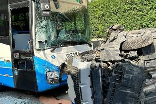 Na Českobudějovicku se srazil autobus s autem - Novinky