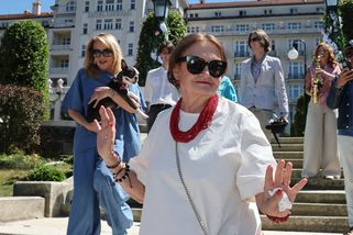 Eva Holubová ve Varech všechny okouzlila: I když se vyfotila vedle světové topmodelky, zastínila ji za 5 vteřin