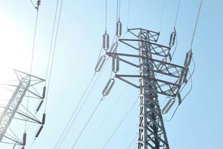 ZMĚNY V ROCE 2025: Za energie si připlatí i lidé s fixací - Novinky