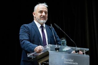 „Jsme připraveni eskalovat situaci bez ohledu na volby.“ Odbory tlačí na vládu, ať zvedne platy - Novinky