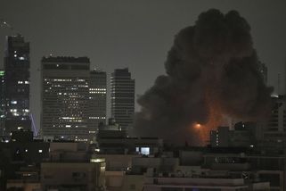 Izrael v Teheránu zasáhl budovu televize během živého vysílání - Seznam Zprávy