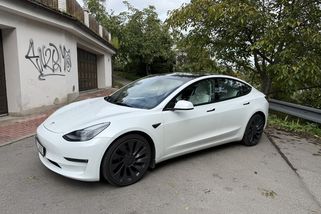 Na semaforech v Karlíně se vedle mé Tesly objevilo Lamborghini. Ten okamžik změnil můj názor na elektromobily