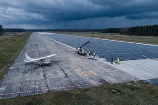 Solární panely místo ranveje – jak vláda pohřbívá záložní letiště | kverulant.org