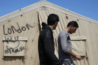 Pořád jenom brečím, říká afghánský uprchlík v Calais - Novinky