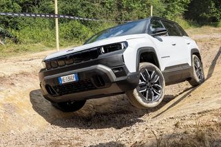 Jeep je konečně zase Jeep: Nový Compass dostal čtyřkolku! Řekneme si, proč je to nejlepší verze - Garáž.cz
