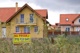 Soused prodává za 15 milionů, tak já také. Právě tady začíná problém s cenami domů