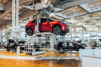 Elektrický „bod zlomu“ je blíž, na baterie už jezdí každé čtvrté nové auto - Seznam Zprávy