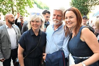 Prezident ve Varech jako rocková hvězda: Manželé Pavlovi byli na roztrhání, davem zněly výkřiky o hrdinství