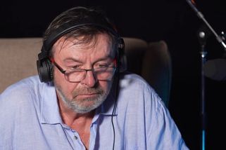 Český dabér Bruce Willise je smutný. Těžce nemocný herec už před sebou nemá žádné role | Kdo to mluví?
