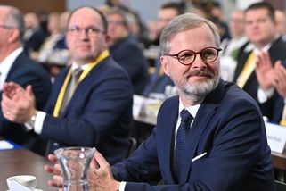 Fiala přijel na sjezd lidovců a vychválil Jurečku do nebes - Novinky