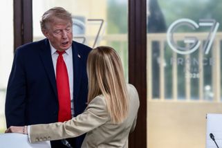 Trumpova slova o Meloniové a fotografii vyvolala ostrou reakci Říma | ČeskéNoviny.cz
