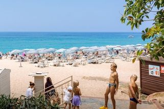 Češi zažili v Turecku peklo. Holčička leží na Bulovce, zažívací potíže mají i další | TN.cz