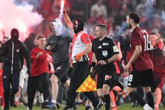Fanoušci Slavie vběhli předčasně na hřiště | Fotbal