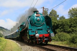 railtarget.cz/osobni-doprava/trivalcovy-gigant-tuny-oceli-nesmrtelnost-jak-zeleny-anton-utekl-hrobnikovi-z-lopaty-12519.html?utm_source=www.seznam.cz&utm_medium=seznam_distribuce&utm_campaign=lide