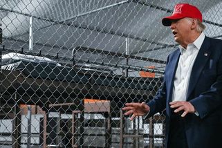 Trump na Floridě otevřel aligátoří Alcatraz pro nelegální migranty - Seznam Zprávy