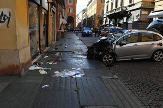 V italské Modeně najel muž s autem do lidí, sedm zraněných - Novinky