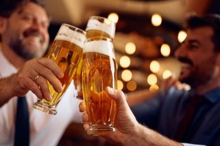 Za jak dlouho vyprchá jedno pivo? Výpočty Policie ČR ukazují obrovské rozdíly podle váhy i pohlaví