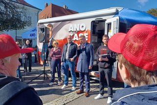 Babiš vládu dokola napadá, že lže, ale prezidenta se na mítinku zastal - Novinky