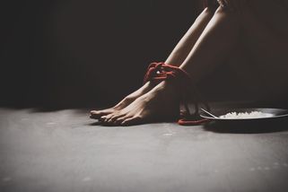 Sedmnáctiletou Lisu unesl sériový vrah: Život jí zachránil příběh, který si během zajetí vymyslela - Médium.cz