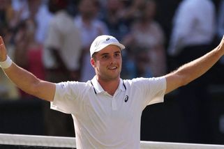 Další senzace na Wimbledonu! Domácí hrdina ze druhé stovky smetl favorita a už je v semifinále - Sport.cz