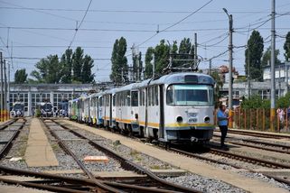 Obrazem: Konec po 53 letech. Bukurešť se rozloučila s československými tramvajemi T4R