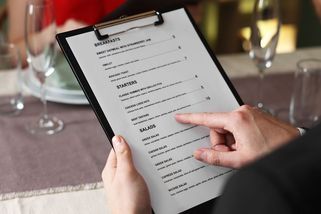 Nerozhodnost v restauraci? Feynmanovo matematické řešení platí i po 50 letech, ukázal experiment - Novinky