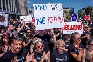 Pokud vláda neustoupí, přitvrdíme, zní z ČT - Novinky