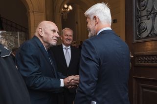 Ani Pavel, ani Babiš. Místo v čele delegace určí NATO, myslí si Rychetský