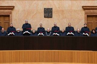 Odborná kritika rozhodnutí ÚS sílí. Ozvali se spoluautor Ústavy, ústavní právníci i dva soudci ÚS - Médium.cz