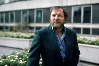 Stačila jediná vteřina: Legendárnímu československému herci zničil život pád přímo na jevišti