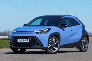 Nejúspornější auto na trhu: Nová Toyota Aygo X jezdí za 3,5 litru a nestojí majlant - Garáž.cz
