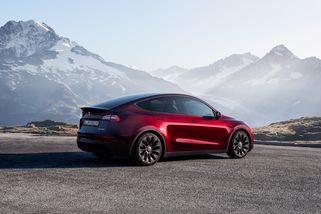 Benzín a nafta v EU vyklízejí pole, už každé páté evropské auto bzučí