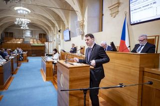 „Doakreditujeme soudruha prezidenta.“ Macinka mluví o ústavním puči a válce s vládou