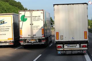 Smíte překročit rychlost u předjíždění? A co když předjížděný šlápne na plyn?