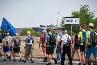 prahain.cz/politika/meeting-brno-celi-utokum-a-vyhruzkam-kvuli-sjezdu-sudetskych-nemcu-27385.html?utm_source=www.seznam.cz&utm_medium=seznam_distribuce&utm_campaign=lide