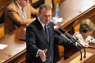 Sněmovna v noci přerušila debatu o sjezdu sudetských Němců v Brně - Seznam Zprávy